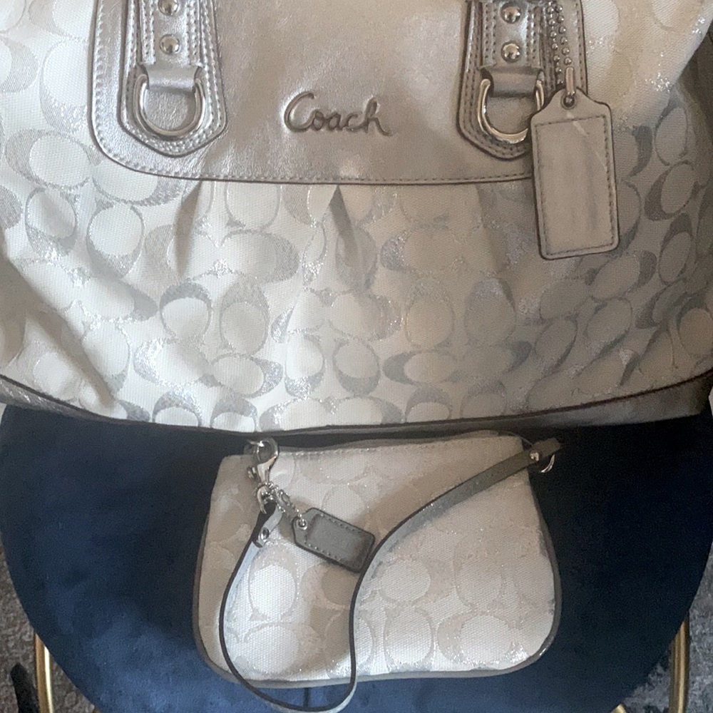 Coach Handbag - Picture 4 of 7